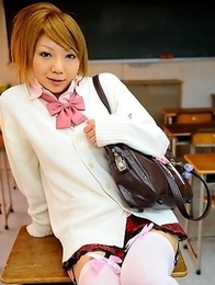 Rui Hazuki shows her butt in school