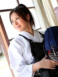 Kendo girl Jun Sena showing off
