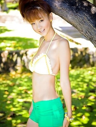 Aki Hoshino looks the best possible way in colorful clothes