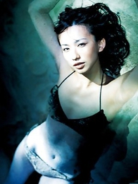 Maomi Yuuki is perfect model to pose in different places